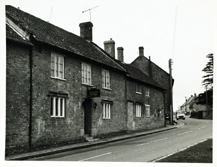 Framed Print : Photograph of Manor Arms, Crewkerne, Somerset Framed Print : Photograph of Manor Arms, Crewkerne, Somerset