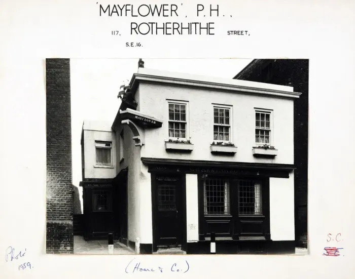 Framed Print : Photograph of Mayflower PH, Rotherhithe, London Framed Print : Photograph of Mayflower PH, Rotherhithe, London