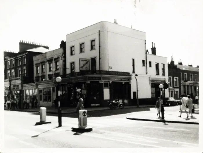 Framed Print : Photograph of Medina PH, Holloway, London Framed Print : Photograph of Medina PH, Holloway, London