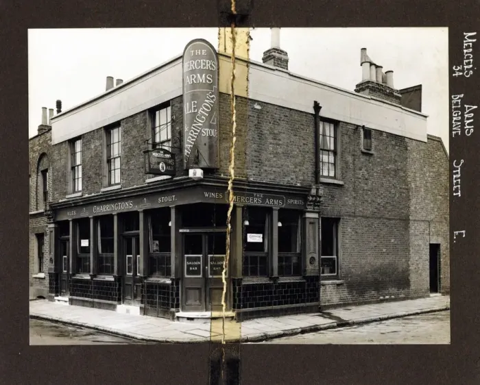 Framed Print : Photograph of Mercers Arms, Stepney, London Framed Print : Photograph of Mercers Arms, Stepney, London