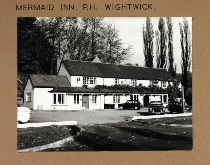 Framed Print : Photograph of Mermaid Inn, Wightwick, Staffordshire Framed Print : Photograph of Mermaid Inn, Wightwick, Staffordshire