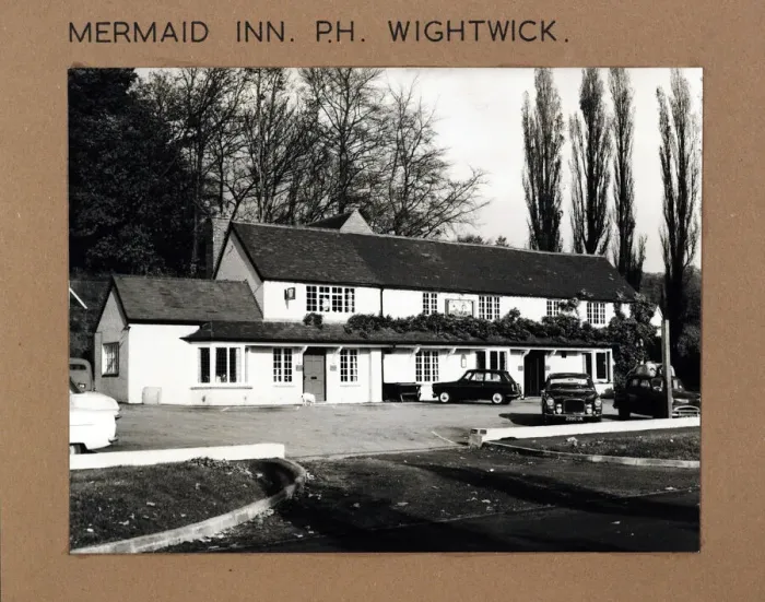 Framed Print : Photograph of Mermaid Inn, Wightwick, Staffordshire Framed Print : Photograph of Mermaid Inn, Wightwick, Staffordshire