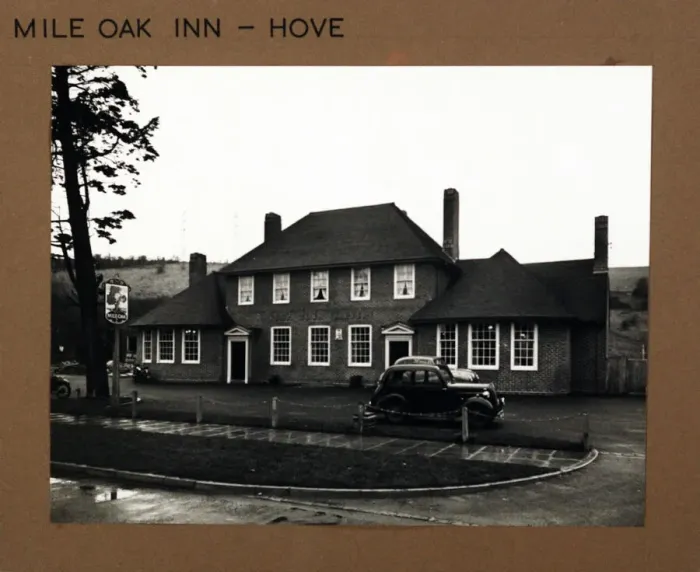 Framed Print : Photograph of Mile Oak Inn, Hove, Sussex Framed Print : Photograph of Mile Oak Inn, Hove, Sussex