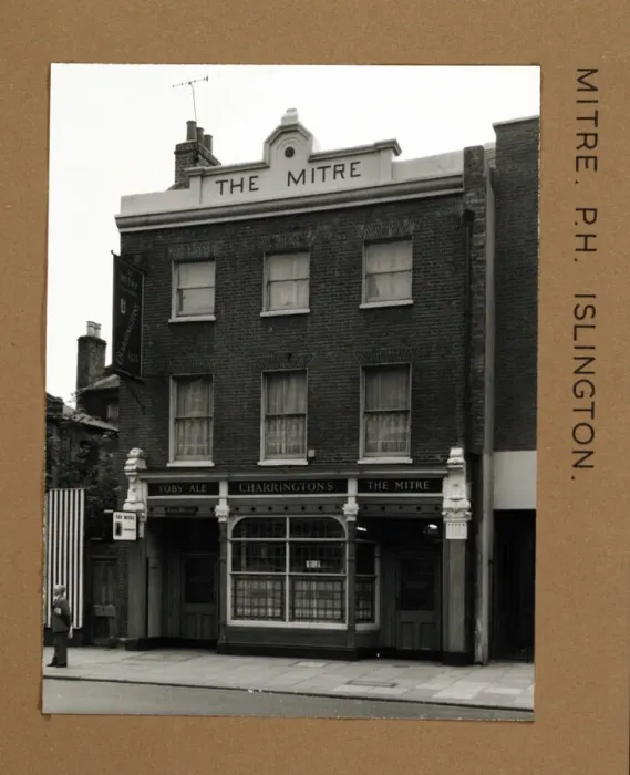 Framed Print : Photograph of Mitre PH, Islington, London Framed Print : Photograph of Mitre PH, Islington, London