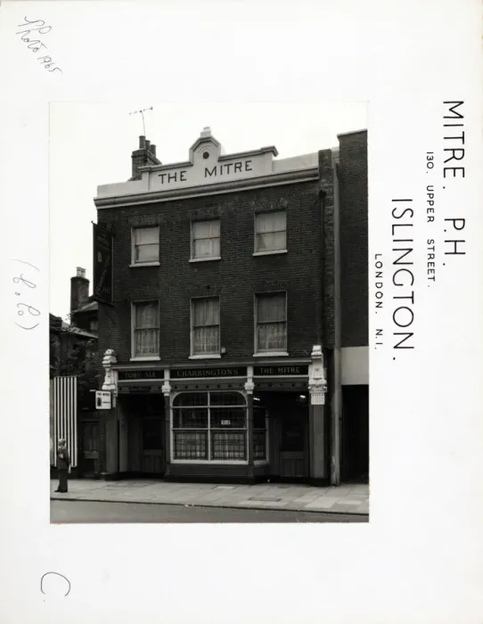 Framed Print : Photograph of Mitre PH, Islington, London Framed Print : Photograph of Mitre PH, Islington, London