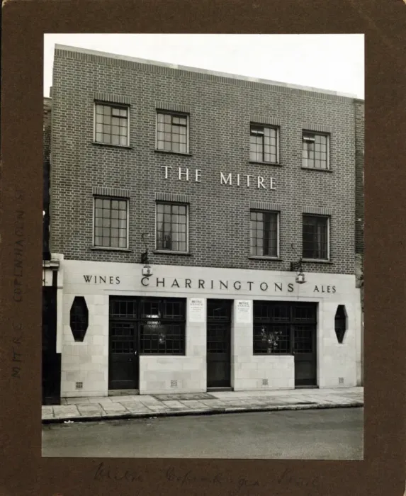 Framed Print : Photograph of Mitre PH, Kings Cross, London Framed Print : Photograph of Mitre PH, Kings Cross, London