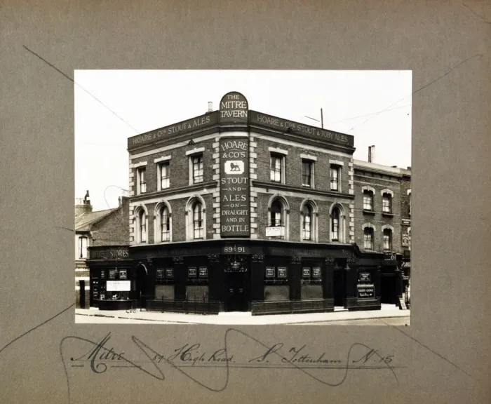 Framed Print : Photograph of Mitre PH, Tottenham (Old), London Framed Print : Photograph of Mitre PH, Tottenham (Old), London