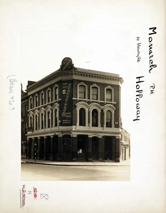 Framed Print : Photograph of Monarch PH, Holloway, London Framed Print : Photograph of Monarch PH, Holloway, London