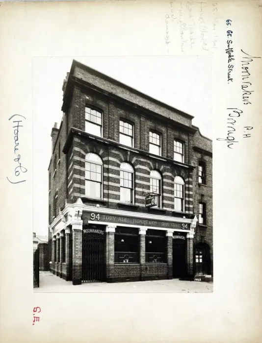Framed Print : Photograph of Moonrakers PH, Borough, London Framed Print : Photograph of Moonrakers PH, Borough, London