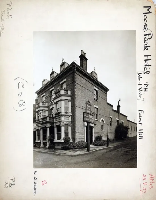 Framed Print : Photograph of Moore Park Hotel, Forest Hill, London Framed Print : Photograph of Moore Park Hotel, Forest Hill, London