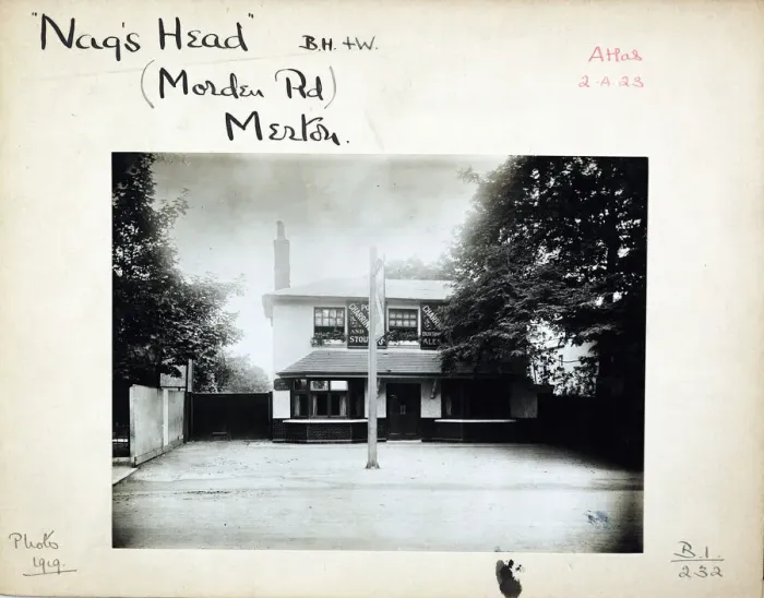 Framed Print : Photograph of Nags Head PH, Merton (Old), London Framed Print : Photograph of Nags Head PH, Merton (Old), London