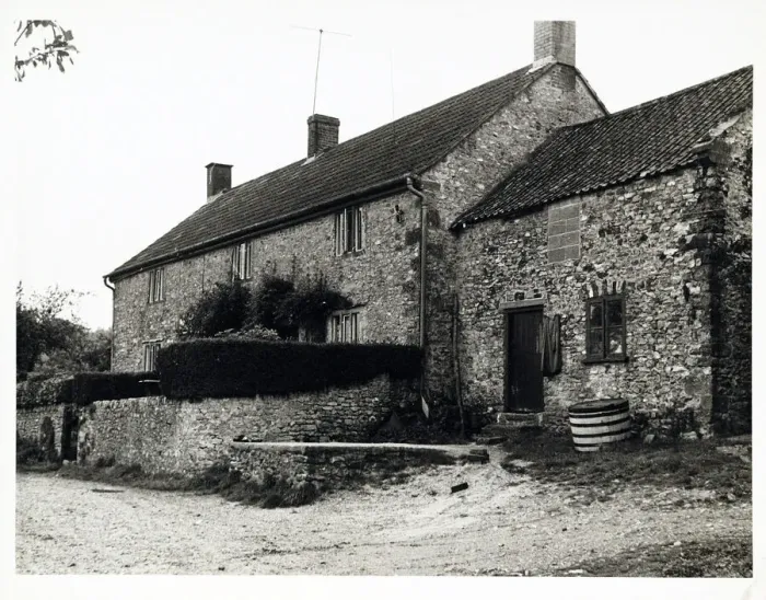Framed Print : Photograph of New Inn, Chard, Somerset Framed Print : Photograph of New Inn, Chard, Somerset