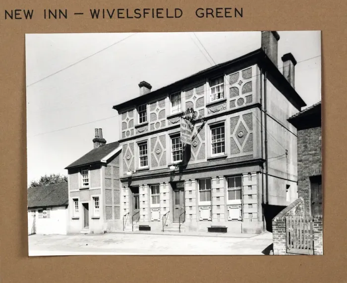 Framed Print : Photograph of New Inn, Haywards Heath, Sussex Framed Print : Photograph of New Inn, Haywards Heath, Sussex