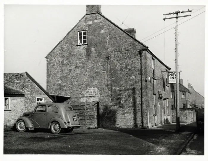 Framed Print : Photograph of New Inn, South Petherton, Somerset Framed Print : Photograph of New Inn, South Petherton, Somerset