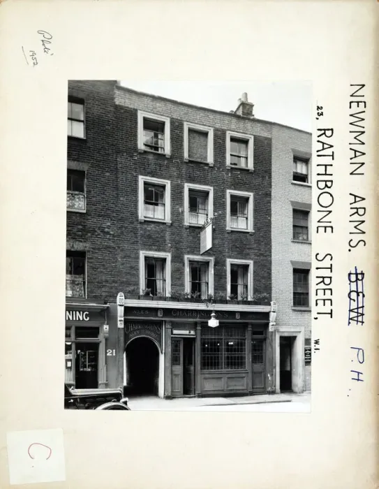 Framed Print : Photograph of Newman Arms, Fitzrovia, London Framed Print : Photograph of Newman Arms, Fitzrovia, London