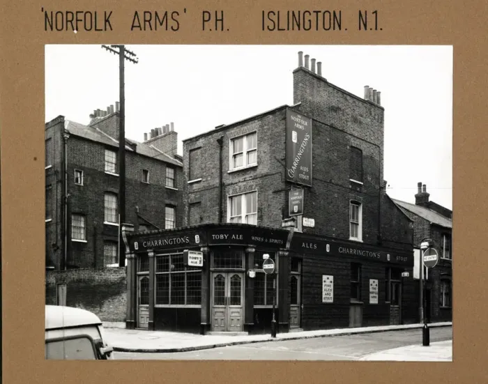 Framed Print : Photograph of Norfolk Arms, Islington, London Framed Print : Photograph of Norfolk Arms, Islington, London
