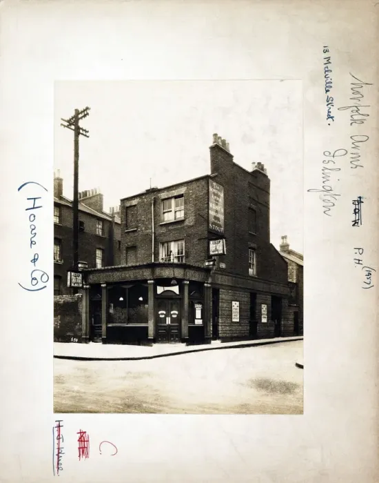 Framed Print : Photograph of Norfolk Arms, Islington, London Framed Print : Photograph of Norfolk Arms, Islington, London