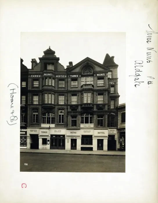 Framed Print : Photograph of Three Nuns Hotel, Aldgate, London Framed Print : Photograph of Three Nuns Hotel, Aldgate, London