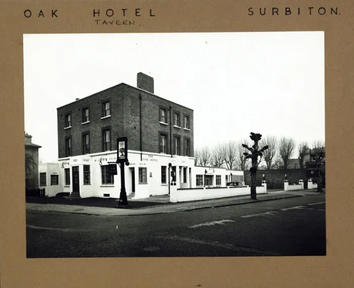 Framed Print : Photograph of Oak Tavern, Surbiton, Surrey Framed Print : Photograph of Oak Tavern, Surbiton, Surrey