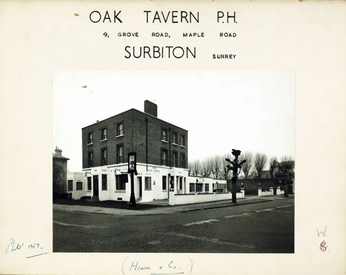 Framed Print : Photograph of Oak Tavern, Surbiton, Surrey Framed Print : Photograph of Oak Tavern, Surbiton, Surrey