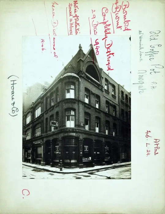 Framed Print : Photograph of Old Coffee Pot PH, Newgate, London