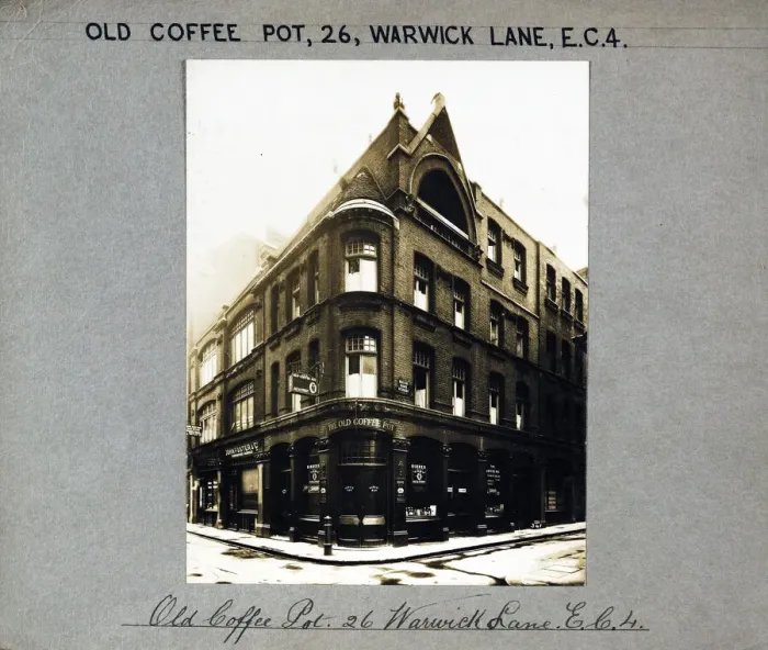 Framed Print : Photograph of Old Coffee Pot PH, Newgate, London Framed Print : Photograph of Old Coffee Pot PH, Newgate, London