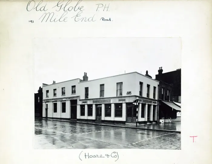 Framed Print : Photograph of Old Globe PH, Mile End, London Framed Print : Photograph of Old Globe PH, Mile End, London