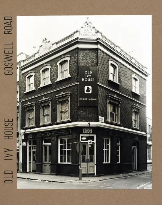 Framed Print : Photograph of Old Ivy House PH, Finsbury, London Framed Print : Photograph of Old Ivy House PH, Finsbury, London