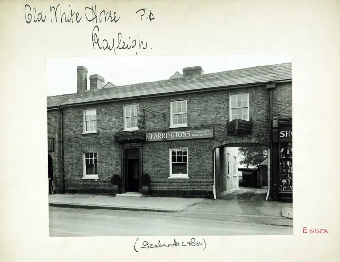 Framed Print : Photograph of Old White Horse PH, Rayleigh, Essex Framed Print : Photograph of Old White Horse PH, Rayleigh, Essex