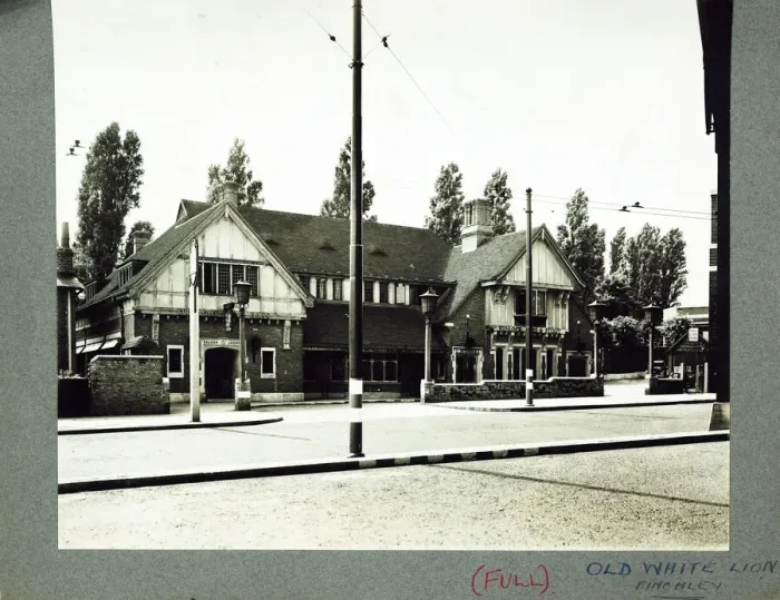 Framed Print : Photograph of Old White Lion PH, Finchley, London Framed Print : Photograph of Old White Lion PH, Finchley, London