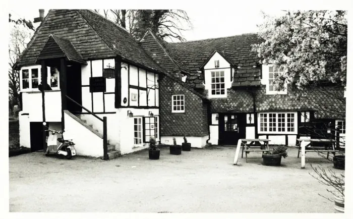 Framed Print : Photograph of Olde Six Bells PH, Horley, Sussex Framed Print : Photograph of Olde Six Bells PH, Horley, Sussex