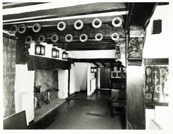 Framed Print : Photograph of Olde Six Bells PH, Horley, Sussex Framed Print : Photograph of Olde Six Bells PH, Horley, Sussex