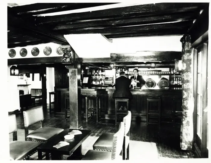 Framed Print : Photograph of Olde Six Bells PH, Horley, Sussex Framed Print : Photograph of Olde Six Bells PH, Horley, Sussex