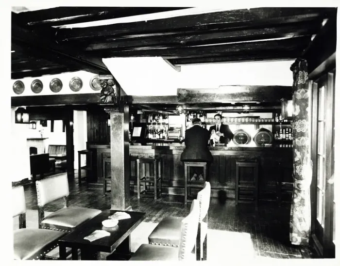 Framed Print : Photograph of Olde Six Bells PH, Horley, Sussex Framed Print : Photograph of Olde Six Bells PH, Horley, Sussex
