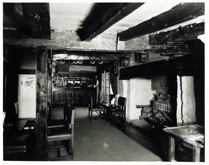 Framed Print : Photograph of Olde Six Bells PH, Horley, Sussex Framed Print : Photograph of Olde Six Bells PH, Horley, Sussex
