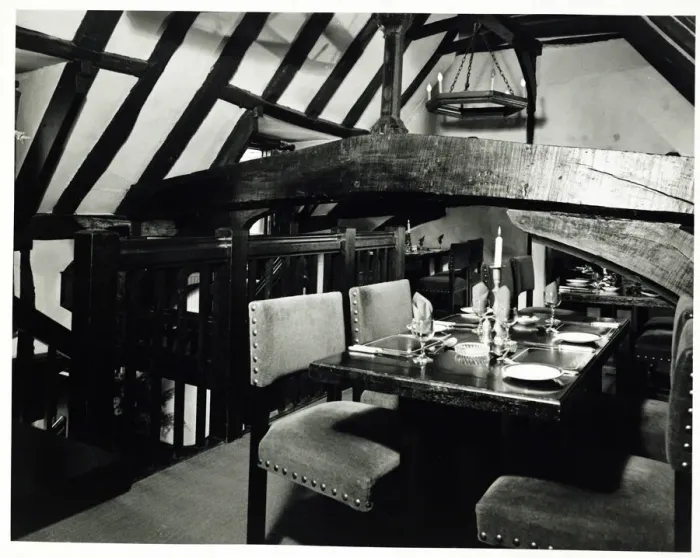 Framed Print : Photograph of Olde Six Bells PH, Horley, Sussex Framed Print : Photograph of Olde Six Bells PH, Horley, Sussex