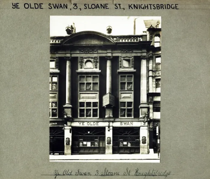 Framed Print : Photograph of Olde Swan PH, Knightsbridge, London Framed Print : Photograph of Olde Swan PH, Knightsbridge, London