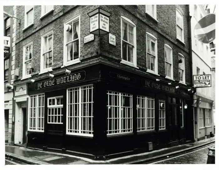 Framed Print : Photograph of Olde Watling PH, Bow, London Framed Print : Photograph of Olde Watling PH, Bow, London