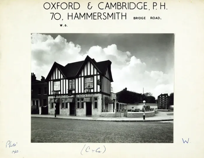 Framed Print : Photograph of Oxford & Cambridge PH, Hammersmith, London Framed Print : Photograph of Oxford & Cambridge PH, Hammersmith, London