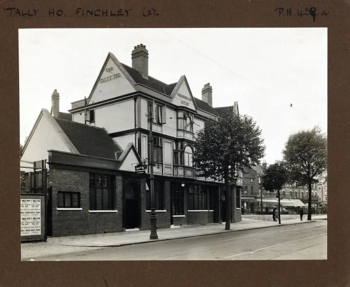 Framed Print : Photograph of Park Road Hotel, North Finchley (New), London Framed Print : Photograph of Park Road Hotel, North Finchley (New), London