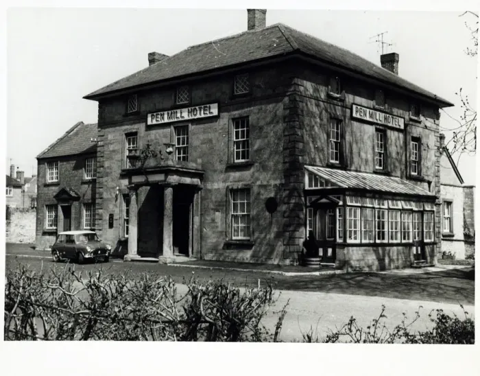 Framed Print : Photograph of Pen Mill Hotel, Yeovil, Somerset Framed Print : Photograph of Pen Mill Hotel, Yeovil, Somerset