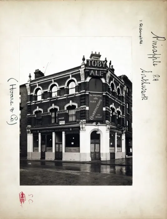 Framed Print : Photograph of Pineapple PH, Southwark, London Framed Print : Photograph of Pineapple PH, Southwark, London