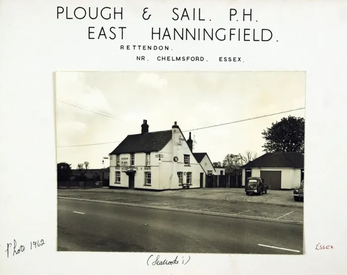 Framed Print : Photograph of Plough & Sail PH, Hanningfield, Essex Framed Print : Photograph of Plough & Sail PH, Hanningfield, Essex