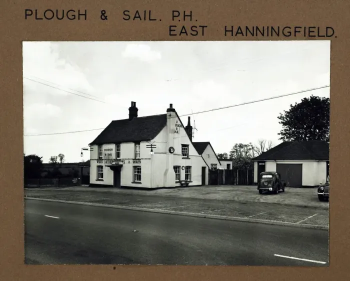 Framed Print : Photograph of Plough & Sail PH, Hanningfield, Essex Framed Print : Photograph of Plough & Sail PH, Hanningfield, Essex