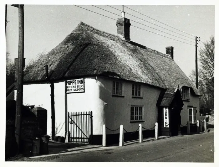 Framed Print : Photograph of Poppe Inn, Chard, Somerset Framed Print : Photograph of Poppe Inn, Chard, Somerset