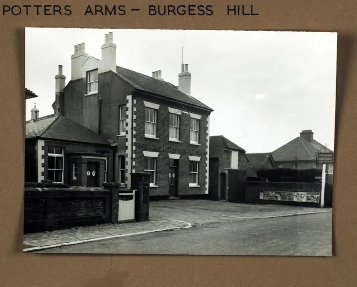 Framed Print : Photograph of Potters Arms, Burgess Hill, Sussex Framed Print : Photograph of Potters Arms, Burgess Hill, Sussex