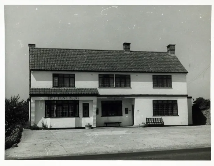 Framed Print : Photograph of Poulett Inn, South Petherton, Somerset Framed Print : Photograph of Poulett Inn, South Petherton, Somerset