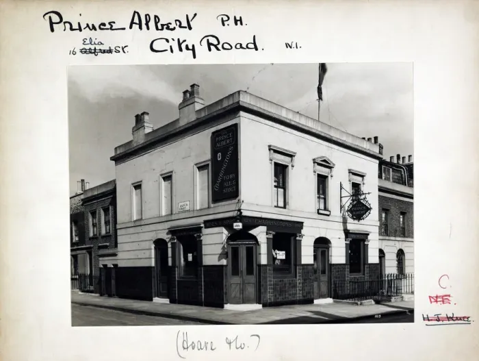 Framed Print : Photograph of Prince Albert PH, Islington, London Framed Print : Photograph of Prince Albert PH, Islington, London