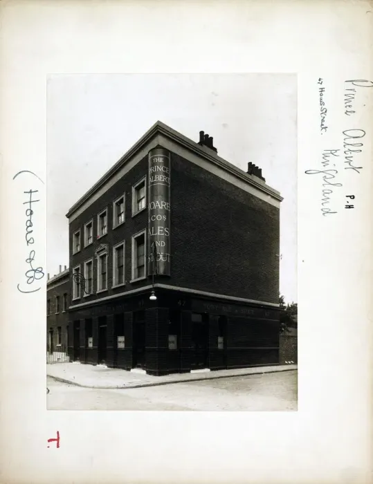 Framed Print : Photograph of Prince Albert PH, Kingsland, London Framed Print : Photograph of Prince Albert PH, Kingsland, London