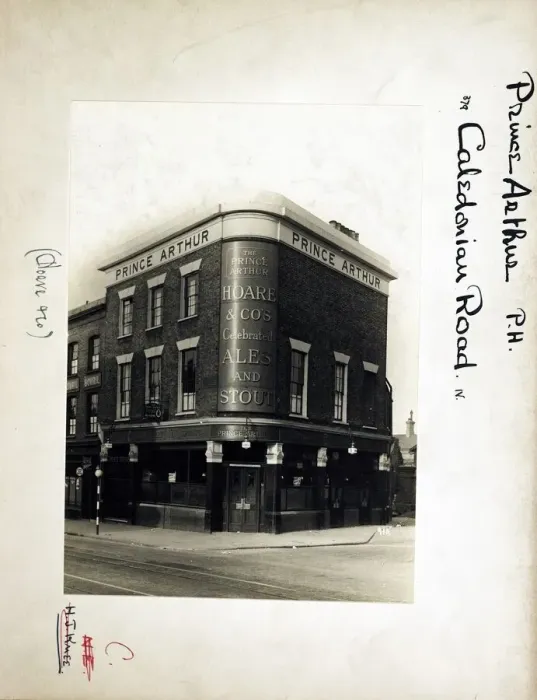 Framed Print : Photograph of Prince Arthur PH, Barnsbury, London Framed Print : Photograph of Prince Arthur PH, Barnsbury, London